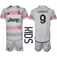 Juventus Dusan Vlahovic #9 Replika babykläder Bortaställ Barn 2023-24 Kortärmad (+ korta byxor)